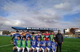 Simav’ın genç erkek futbol takımı il şampiyonu...