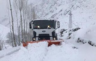Şırnak’ta kar 1 metreyi buldu
