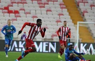 Sivasspor’da 2 futbolcu, sarı kart sınırında