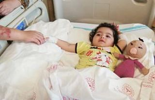 Sobadan devrilen çaydanlık minik Eslem’i yaktı