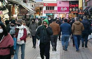 Soğuğa rağmen çarşıyı doldurdular