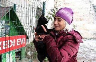 Soğuk havada onları unutmadı, yürekleri ısıttı