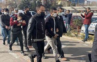 Sokak satıcılarına operasyon: 9 gözaltı