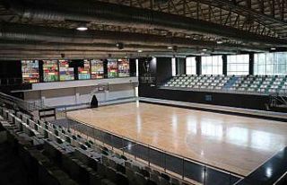 Spor tesisindeki yenileme çalışmaları devam ediyor