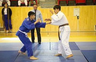 Sporcular madalya ile ödüllendirildi