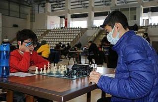 Sporcular satrançta hünerlerini sergiledi