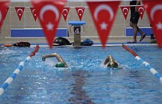 Su korkusu ile başladığı yüzmede milli takımı...