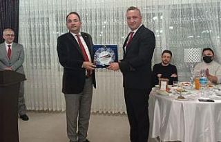 Şube müdürüne veda yemeği