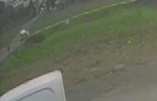 Sultanbeyli’de orta refüje çarpan ticari araç...