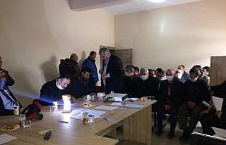 Sultandağı’nda SYDV’nin mütevelli heyeti üyeleri...