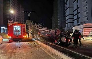 Sürücü direksiyon hakimiyetini kaybetti, araç...