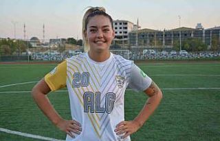 Survivor’a katılacak olan Aycan’a takım arkadaşlarından...