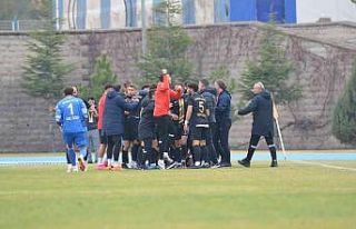 Talasgücü Belediyespor zirveyi parselledi