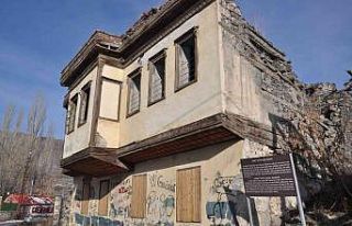Tarihi Ahmet Tevfik Paşa Konağı’nın 4 duvarı...