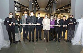 Tarihi belgelerden oluşan "100. yıl özel sergisi"...