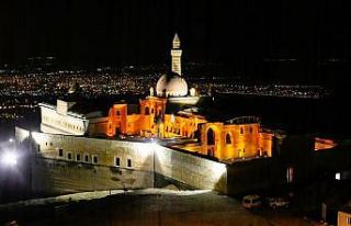 Tarihi İshakpaşa Sarayı, aydınlatma sistemleriyle...