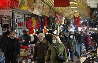 Tarihi Uzun Çarşı’da yeni yıl yoğunluğu yaşanıyor