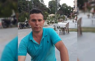 Tarlada devrilen traktörün sürücüsü hayatını...