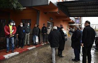 Tarsus Belediyesi, 1 liradan sattığı halk ekmeğe...