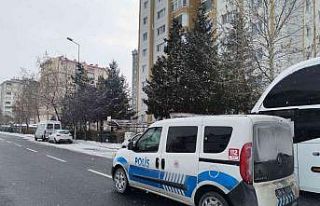Tartıştığı eşini defalarca bıçakladı