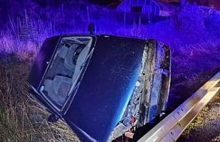 Tavşanlı’da otomobil yoldan çıkarak devrildi:...