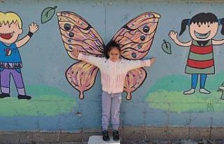 Tedavi gören çocuklar hastane duvarı boyandı