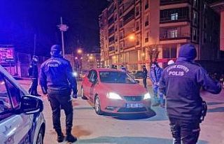 Tehditle alkollü içki alıp kaçan 2 zanlı huzur...