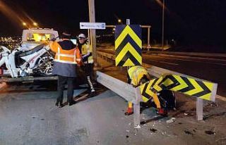 TEM’de bariyerlere çarpan motorun sürücüsü...