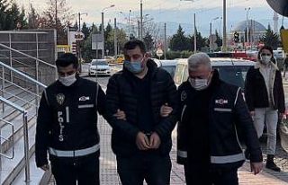 TEM’de bir otomobilde 20 ruhsatsız tabanca ele...