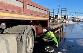 Tercan’da ’zorunlu kış lastiği denetimi’...