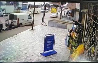 Terlikle kullandığı servisin frenine basamayınca...