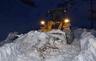 Termometreler eksi 25 dereceyi buldu, ekipler iş...