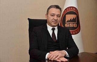 Terzilik kursunu tamamlayan sığınmacı kadınlar...