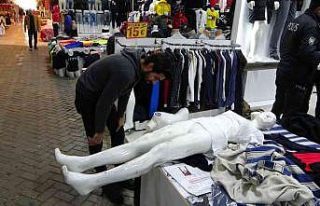 Tezgahtakilerle yetinmeyip mankeni bile soydular