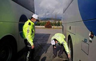 Ticari araçların lastikleri tek tek denetlendi