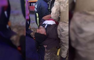 Tır devrildi: 1 yaralı