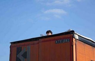 Tıra kaçak olarak bindiler, Sofya yerine Çanakkale’ye...