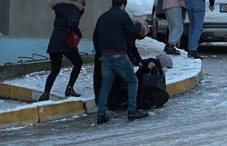 Tokat’ta buzlanma sürücülere ve yayalara zor...