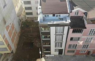 Tokat’ta çökme riski taşıyan apartman havadan...