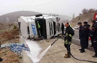 Tokat’ta, et yüklü tır devrildi: 1 yaralı