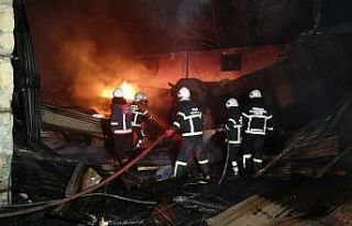 Tokat’ta palet fabrikasında yangın