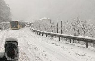 Trabzon’da araçlar yolda mahsur kaldı