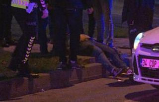 Trafik ışıklarında silahlı saldırıya uğradılar,...