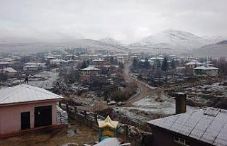 Tufanbeyli’de mevsimin ilk karı yağdı