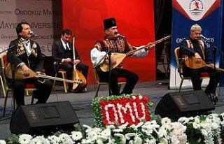 Türk dünyası ozanları Samsun’da atıştı