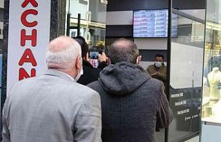 Türk Lirası değer kazandı, döviz bürolarında...