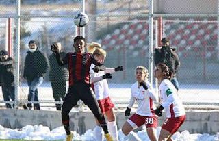 Turkcell Kadın Futbol Süper Ligi: Sivasspor: 1 -...