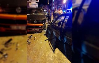 Türkeli’de minibüs ile otomobil çarpıştı