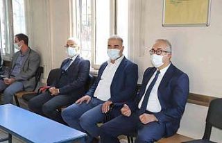 Tutşi daha iyi hizmet için personelle bir araya...