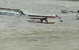 Tuzla’da batan teknesini kurtarmak için dalgalara...